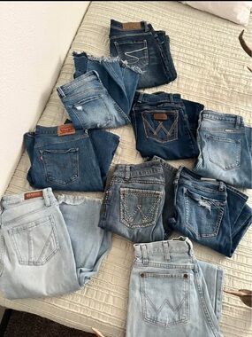 Womens Blue Denim Jeans - Multiple Washes. Wrangler, Levi’s , Sevens, and more